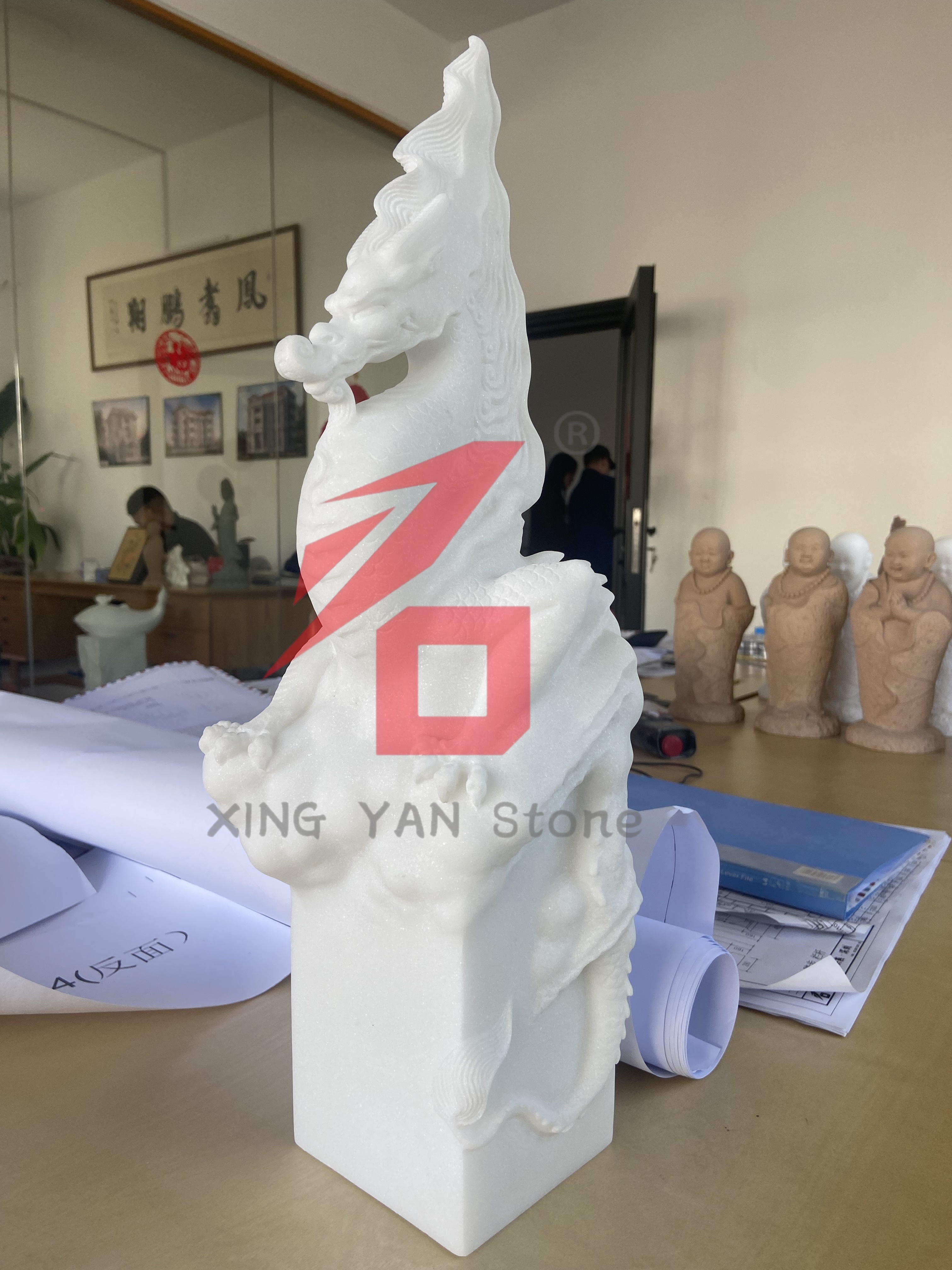 Кам’яне різьблення в китайському стилі набуває популярності на європейських та американських меморіальних ринках