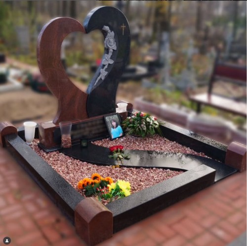 Китай Сінґян індивідуальний надгробний камінь у формі серця у формі серця